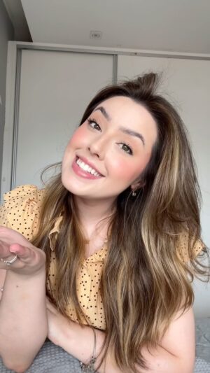 Esther Marcos Instagram - a CAJADADA do dia está servida (com agradecimento especial a debs e seu maravilhoso sermão que serviu de inspiração)!! 

E aí? Você sente ARREPENDIMENTO ou REMORSO? 👀

Créditos: @deborakursten
