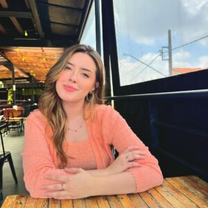 Esther Marcos Instagram - boa tarde 🌼