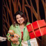 Fabiana Karla Instagram - E nosso Natal está sendo mais que especial. 🎄 Obrigada @hotelbellagramado por tanto carinho. 🥰 Estamos vivendo o real espírito de Natal aqui em Gramado nesse lindo #natalluz ✨ Feliz Natal para todos!!! 🎅 Ah! E junta a família pra se despedir do Natal assistindo #oprimeironataldomundo no @primevideobr ❤️ 📸: @flaviio.fotografia_