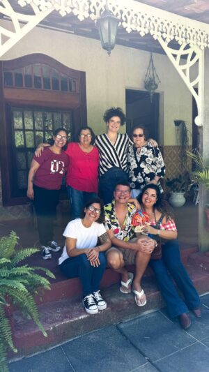 Fabiana Karla Instagram - O dia em que fui com a minha família, na “antiga casa do sítio” onde foi gravado o “Sitio de Pica Pau Amarelo” de 1976 a 1986, quem me acompanha por aqui, sabe a importância que o Sítio do Pica Pau Amarelo tem para mim 💛, fez parte da minha infância e adolescência, já fui Emilia no teatro…
Então já imaginam a emoção que foi ne? 🥹
.
.
.
#sitiodopicapauamarelo #antigacasadositio