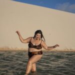 Fabiana Karla Instagram - Deixando minhas pegadas nas dunas, mergulhando na beleza das lagoas. Nos Lençóis Maranhenses, encontro a harmonia perfeita entre aventura e paz. Que lugar incrivel!! 😍 📸: @jvdsoares @oris.valdo #LençóisMaranhenses #MomentosInesquecíveis Lencois Maranhenses