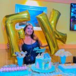 Fabiana Karla Instagram - Rodeada de amor, risos, pessoas especiais, família, amigos e muito samba no pé! Agradeço por mais um ano de vida! 🎂🎉 Sintam um pouquinho dessa energia maravilhosa de ontem! ✨ Obrigada por todas as mensagens de carinho que eu recebi ao longo do dia, estou por aqui tentando responder todas! ❤️