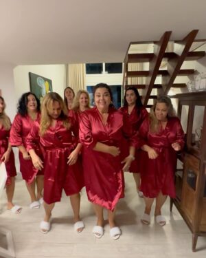 Fabiana Karla Instagram - Ano passado o ritmo era esse! Será que eu gosto do meu niver? Contando as horas!!!🫣🥰🤣🎁
