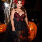 Fabiana Karla Instagram - Celebrando mais um ano de vida da nossa amada @patriciapoeta ! 🤍 Um look inspirado em Frida Kahlo e em La Catrina para curtir essa festa! 👻🎃 Parabéns Patricia, que você seja muito feliz, te adoro! Foi linda a sua festa! 🥰 💄: @anaue_ 👗: @atelie_effe @sebahfranco 📸 : Patricia Devoraes / Brazil News 🎥: Caras Brasil São Paulo, Brazil