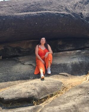 Fabiana Karla Instagram - “Se eu for abduzida não é sequestro é resgate” kkk
A chapada me encantou e me abduziu !!! 👽 ✨
A  cada passo, aqui o tempo para e a natureza fala dentro da alma…✨
.
.
.
.
#chapada #natureza  #valedalua  #goiás