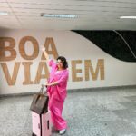 Fabiana Karla Instagram – Um tbt de uma das minhas idas para o aeroporto! ✈️
E você, se fosse sair de férias hoje, qual seria o seu destino? 🏖️❄️🌋🏂