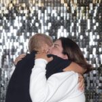 Fabiana Karla Instagram - Eu e minha amiguinha Xuxa!!🤟🏼💜 @xuxameneghel É tanto amor, que a gente esquece da foto e fica se apertando, dando risada,se abraçando e trocando energia de verdade. ✨Ainda bem que Bladinho já sabe e consegue fazer o registro 🤣 Te amo Xu! Mais um ano juntas!✨🙏🏼 Fotos: @bladmeneghel @naviodaxuxa @promoacaooficial