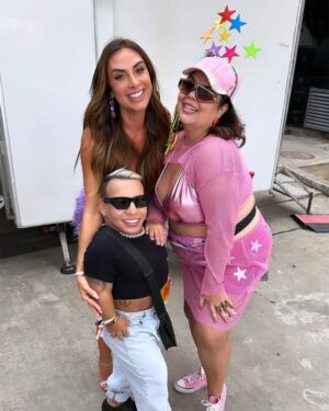 Fabiana Karla Instagram - Photodump de um final de semana intenso já em ritmo de Carnaval!! 🎊🪅
Será que eu me diverti ? 🤩

Makeup: @gabidepaulamakeup_ 
Styling: @sebahfranco @larryconfeccoes 
.
.
.
.
#carnaval #blocodoabrava #ensaiosdaanitta #folia #carnavalsp #carnaval2024