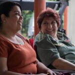 Fabiana Karla Instagram - Ahhh Jandira…Que perda para todos nós artistas, fãs, familiares, amigos… Obrigada pela troca, pelo aprendizado, pelas risadas…Foi minha mãe no filme, e eu tinha tanto orgulho disso… Uma atriz memorável! Impecável! 👏 Sua voz marcante, seu olhar forte …Tudo isso ficará guardado para sempre nas minhas melhores memórias e no meu coração. 🌹 Obrigada, querida 🙏🏼✨ #umapitadadesorte #ofilme #jandiramartini🌹 #descanseempaz