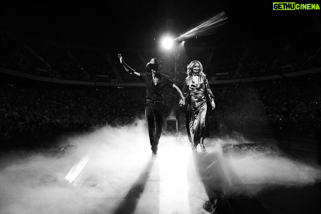 Faith Hill Instagram - Thank you to our extraordinary crew for making this show happen for us all city after city. They are simply the best!!!! To our fans.... thank you for the most incredible tour experience we’ve ever had!!!! #soul2soul Barclays Center