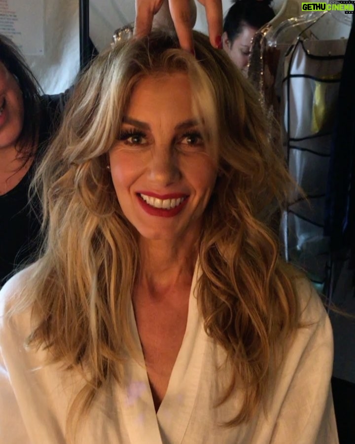Faith Hill Instagram - Close the curtains. #soul2soul Thompson-Boling Arena