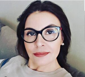 Fatima Khair Instagram - عطلة نهاية أسبوع سعيدة عليكم وعلى احبابكم  و اصحابكم إن شاء الله تخرجو وتفرحو ويلعبو وليداتكم 🌷❤