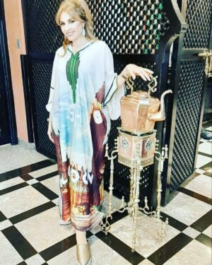 Fatima Khair Instagram - عيد بطعم مختلف لكنه عيد لن نزور أهلنا صباح يوم العيد لكنه عيد لن نعانقهم ونتقاسم معهم فرحة العيد لكنه عيد لن نتبادل أطباق كعك العيد لكنه عيد فالفرح في قلوبنا والأمل في غد أفضل بيد خالقنا عيدكم فرحة وفرحتكم عيد ❤@lababouchemorocco