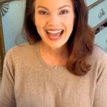 Fran Drescher Instagram - Whatttt? It’s all you need and lasts foreva! “The Ultimate Palette Hidden Gems 31 Baked Eyeshadows” By @lauragellerbeauty No more opening one color shadow after another when it’s all in one neat labeled box. All ya need! Neat in your makeup drawer, bag or purse! GO! 👍💋