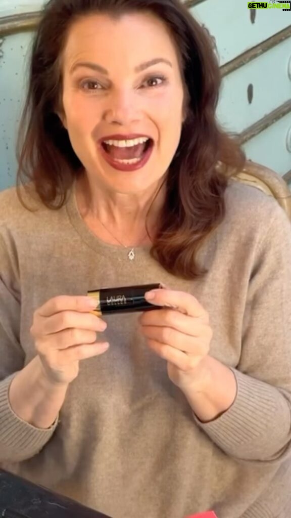 Fran Drescher Instagram - Wow wow wow!! You guys have got to try @lauragellerbeauty’s Serum Blush Cheek Tint! It gives me that perfect Au Naturel look I love with sheer color which makes me appear beautifully flushed and youthful! The serum formula blends so easily, and I don’t even feel it on my skin! ❤️ #laurageller #lauragellerbeauty #frandrescher #serumblush #ad #matureskin