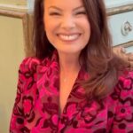 Fran Drescher Instagram - @lauragellerbeauty just topped themselves AGAIN with their Gorgeous in Gold Limited Edition Lipstick Trio. I swear its super creamy, gorge colors with a hint of gold finish for the holidays. I hope they decide to keep it year round bc it’s truly delicious! GO & Enjoy! 💋
