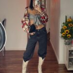Gabrielle Prado Instagram - qual seu look favorito? #cabinedaprado