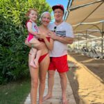 Galina Bob Instagram - В догонку ко вчерашнему посту скажу,что многие угадали,почему в этот раз отпуск в 20 дней показался мне длиннющим😂😂😂 Да,да,да, никто не заболел,прикиньте🤪🤪🤪 Это просто из области фантастики🔥 Аптечка оказалась не тронутой😁 Всё ограничилось двухдневной акклиматизацией для Маргаритки … это ли не радость для любой мамы😍 А ведь это Турция, куча бассейнов, из которых дети не вылезали…Короче, я в шоке и в восторге🤪🤪🤪 А у вас как обычно проходит отдых с детками? Просто у нас такое впервые, поэтому и решила поделиться☺️