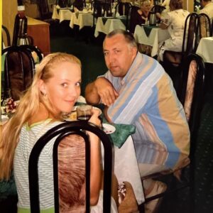 Galina Bob Instagram - Сегодня нашему с Таней Папе мог бы исполниться 61 год😔 Как же я скучаю🥺🥺🥺 Мне кажется, добрее и справедливее человека просто не было!!! Я ни разу в жизни не слышала,чтобы он разговаривал на повышенных тонах, он всегда переживал за нас с сестрой, никогда не подавал вида,что ему плохо или что-то болит. После того, как Мамы не стало, мы старались сделать всё, чтобы унять его боль… и он стойко держался и вся его жизнь была направлена на нас, на наших детей…. Он часто приезжал к нам в Москву, возил гостинцы, очень любил рыбалку…наловит рыбы,пожарит её,сядет в машину и едет к нам в гости сюрпризом… И вот однажды не доехал. Мальчишки дедушку всегда ждали и очень любили❤️ К сожалению, Папа уже не увидел Маргаритку и Светланку (наших с Таней дочек), но… возможно это он и послал их нам с неба🙏🏼❤️❤️❤️❤️ Мой добрый,светлый,любимый Папа…с Днём Рождения🥺