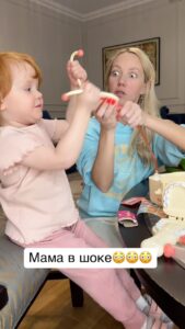 Galina Bob Instagram - Нет такого,что у нас дома постоянно говорят слово ФОНЕНДОСКОП😂😂😂 Я вообще не помнила,как называется эта штука😆 Няня тоже🤪 А когда мы были у врача с Ритой я и не помню, но точно больше года назад… Короче… вы поняли что я ох…удивилась😂 P.s.: По многочисленным просьбам, этот сторис превратился в рилс😁