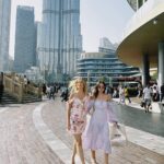 Giovanna Chaves Instagram - Dia de ir no topo do prédio mais alto do mundo, Burj Khalifa e também conhecer o Miracle garden 🤍 Agendei todos os meus passeios com a @es_explorer que é a agência de intercâmbio da minha escola @es_dubai e você sendo estudante tem desconto também. Mostrei tudo nos stories! Meu último dia aqui 💔 #dubai #intercambio #burjkhalifadubai #fy @nci.intercambio Burj Khalifa, Dubai Fontain