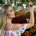 Giovanna Chaves Instagram – Dia de ir no topo do prédio mais alto do mundo, Burj Khalifa e também conhecer o Miracle garden 🤍
Agendei todos os meus passeios com a @es_explorer que é a agência de intercâmbio da minha escola @es_dubai e você sendo estudante tem desconto também. 
Mostrei tudo nos stories! 
Meu último dia aqui 💔 #dubai #intercambio #burjkhalifadubai #fy @nci.intercambio Burj Khalifa, Dubai Fontain