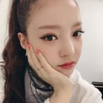 Goo Ha-ra Instagram - 어린 나이 시절 때부터 활동하는 동안 지나 온 수많은 악플과 심적인 고통으로 많이 상처 받아왔습니다. 아직 어린나이임에도 불구하고 안검하수를 하는 덴 다 이유가 있겠죠.. 오른쪽 눈에 불편함 때문에 제 자신을 아프지않게 돌보려고 하는 이유 중 하나입니다. 그렇지만 이제는 제 자신을 위해서라도 당당한 건 당당하다고 말하는게 맞다고 생각이 듭니다. 단 한번도 악플에 대해 대처를 해야겠다라는 생각은 하지않았습니다. 저도 하루하루 열심히 살고 있는 사람 입니다 어떤 모습이든 한 번이라도 곱게 예쁜 시선으로 봐주셨으면 좋겠습니다 앞으로도 노력하는 모습, 행동으로 책임지는 사람으로 열심히 활동하는 모습 보여드리겠습니다 ! 감기 조심하세요.