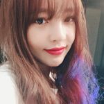 Goo Ha-ra Instagram - 점점 말을 아끼게 된다. 굳이 무언가를 시작하기에 앞서 포부를 밝히는일도 조심스럽다 나에게 부담감만 더 가중할뿐이었다 예전에 잘 풀릴거라 자부했던 일이 엎취락뒤치락하다가 배배 꼬여 망한적이 있었다 애초에 아무말도 안했으면 좋았을텐데 후회한들 내뱉은 말을 다시 주워 담을수는 없었다 그 후부터는 자연스레 앞날의 계획을 세세 하게 말하지 않게 되었다 #책중에서