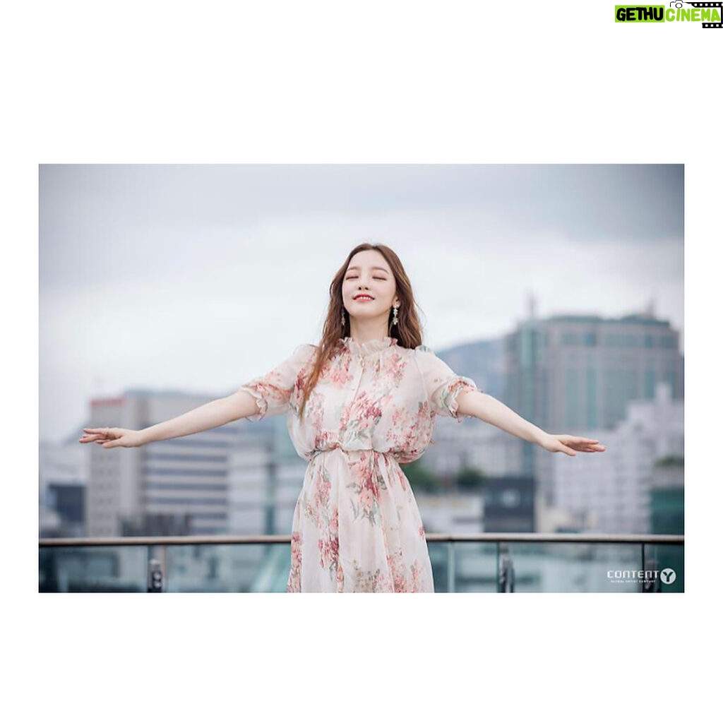 Goo Ha-ra Instagram - 직!방! 🌸🤟🙏👍