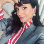 Griselda Siciliani Instagram - Junket de prensa BARDO en Buenos Aires. 3 de noviembre en cines de Argentina💪🏻💪🏻💪🏻💪🏻💪🏻que alegría!!!! @bardomovie @netflix @netflixlat @chenetflix Estilismo @rominagiangreco para @rfgstylecoaching Pelo @cristianreystyle Maquillaje @nanogmd Traje @higobuenosaires Camisa @bolazoargentina Zapatos @prada Accesorios @gabriellacapucci Uñas @ohlalanails_beauty