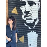 Griselda Siciliani Instagram - Marlon me mira desde la persiana de una pizzería en madrid, yo miro para otro lado pero se me nota que gusto de él… Madrid, Spain