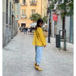 Griselda Siciliani Instagram - Permiso para presumir mi saco💛 de @evabourbonvintage #modacircular #vintage #modasustentable Madrid, Spain