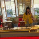 Griselda Siciliani Instagram - Permiso para presumir mi saco💛 de @evabourbonvintage #modacircular #vintage #modasustentable Madrid, Spain