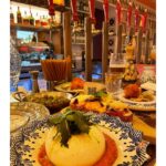 Griselda Siciliani Instagram - Marlon me mira desde la persiana de una pizzería en madrid, yo miro para otro lado pero se me nota que gusto de él… Madrid, Spain