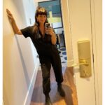 Griselda Siciliani Instagram - Marlon me mira desde la persiana de una pizzería en madrid, yo miro para otro lado pero se me nota que gusto de él… Madrid, Spain