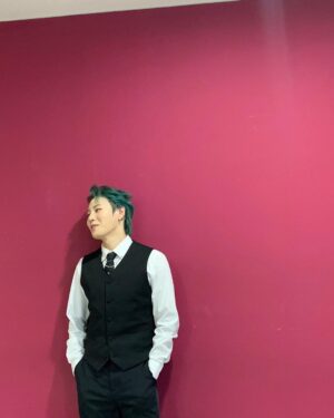 Ha Sung-woon Instagram - #음악중심 #본방사수 #스트로베리껌
#자가키트 #아팡 #우엑