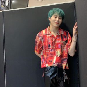 Ha Sung-woon Instagram - #mcountdown 
#strawberrygum
#하성운 #Ravi
#Thanks