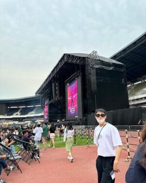 Ha Sung-woon Instagram - 꿈같았는데 오늘 꿈에 나왔습니다..
#늦었지만 #브루노마스 #감사했습니다