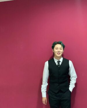 Ha Sung-woon Instagram - #음악중심 #본방사수 #스트로베리껌
#자가키트 #아팡 #우엑