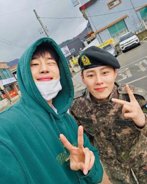 Ha Sung-woon Instagram - 먼 길 와줘서 고맙습니다💜🫡