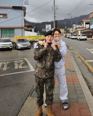 Ha Sung-woon Instagram - 먼 길 와줘서 고맙습니다💜🫡
