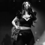 Hande Yener Instagram - 🤍 Saç : @mehmettiren Makyaj : @akinstayn Kostüm : @off____white @area Fotoğraflar : @kadirgures Orkestra @umitkuzer @arikansirakaya @merttug @ozansariboga @naztaskinbas @idilagaoglu Teknik @grozmusic @iskender_stage @cosskunakkus @mesutbuyuksofuoglu Menajer @omersinancandan Koreograf @mertbalturk Dansçılar @mertbalturk @izmirtenim @gulogluburcu @katiaornella @efetankiz @toygun.klnc @kaya.godfrey #konser #onursan #hy @divankurucesme