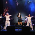 Hande Yener Instagram - Ahlat Konseri 🤍 Orkestra @umitkuzer @ozansariboga @arikansirakaya @merttug @batuakalin @naztaskinbas @idilagaoglu Teknik @grozmusic Saç : @mehmettiren Makyaj : @akinstayn Kostüm : @alexandermcqueen @alexanderwangny Fotoğraflar : @kadirgures Koreograf @mertbalturk Dansçılar @mertbalturk @izmirtenim @gulogluburcu @katiaornella @efetankiz @toygun.klnc @asenamiryan