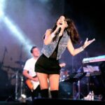 Hande Yener Instagram - Ahlat Konseri 🤍 Orkestra @umitkuzer @ozansariboga @arikansirakaya @merttug @batuakalin @naztaskinbas @idilagaoglu Teknik @grozmusic Saç : @mehmettiren Makyaj : @akinstayn Kostüm : @alexandermcqueen @alexanderwangny Fotoğraflar : @kadirgures Koreograf @mertbalturk Dansçılar @mertbalturk @izmirtenim @gulogluburcu @katiaornella @efetankiz @toygun.klnc @asenamiryan