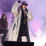 Hande Yener Instagram - Unutulmaz @kurucesmeacikhava Konseri 🤍✨🚀 Orkestra @umitkuzer @merttug @arikansirakaya @batuakalin @naztaskinbas @idilagaoglu Koreograf @mertbalturk Dansçılar @mertbalturk @izmirtenim @gulogluburcu @katiaornella @efetankiz @toygun.klnc @kaya.godfrey @asenamiryan Saç : @mehmettiren Makyaj : @akinstayn Kostüm : @geco_styling Fotoğraflar : @kadirgures