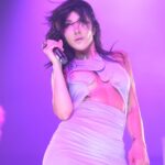 Hande Yener Instagram - Düşüyorken buldum yersiz sebepsiz aşka oldum senle edepsiz… #hophop