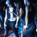 Hande Yener Instagram - 🫶🏻 @arenaclubavsa #ft @caginkulacoglu Saç @mehmettiren Makyaj @akinstayn Kostüm @christopher_esber Fotoğraflar @kadirgures Dansçılar @efetankiz @toygun.klnc @kaya.godfrey @izmirtenim @gulogluburcu