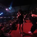 Hande Yener Instagram - 🫶🏻 @arenaclubavsa #ft @caginkulacoglu Saç @mehmettiren Makyaj @akinstayn Kostüm @christopher_esber Fotoğraflar @kadirgures Dansçılar @efetankiz @toygun.klnc @kaya.godfrey @izmirtenim @gulogluburcu