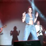 Hande Yener Instagram - Hala o sevinç çığlıklarının etkisindeyim desem,yalan olmaz.. Dün @malazgirtbeltrr Konserimiz #malazgirt 🤍 Orkestra @umitkuzer @arikansirakaya @merttug @batuakalin @naztaskinbas @idilagaoglu Teknik @grozmusic Saç : @mehmettiren Makyaj : @akinstayn Kostüm : @alexanderwangny Fotoğraflar&Videolar : @kadirgures Koreograf @mertbalturk Dansçılar @izmirtenim @gulogluburcu @katiaornella @efetankiz @toygun.klnc @asenamiryan