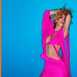 Hande Yener Instagram - Doğum günü mesajlarınız için sonsuz teşekkürler… Bizi çoooooook seviyorum … 💕☺️ Zaman hızla su gibi akıp geçiyorken,geçmişe dönüp baktığımda,bizim öyle çok anımız var ki,bir anın bile boşa geçmediğini biliyorum..Nice müzik dolu yıllar diliyorum bize 🧛‍♀️❤️ Benim tatlı ailem….🇹🇷 Fotoğraflar @kemaldogulu 💞 #sopa